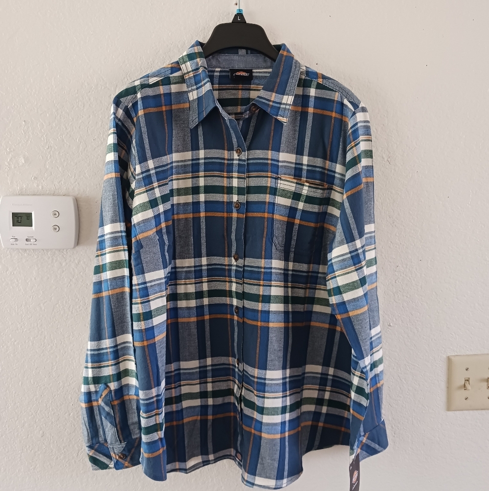 Women's Plaid Button-Down Flannel Shirt